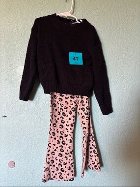 🆕 DKNY Girls Black Fuzzy Sweater with Tan Leopard Flare Pants Set, 4T - NWT